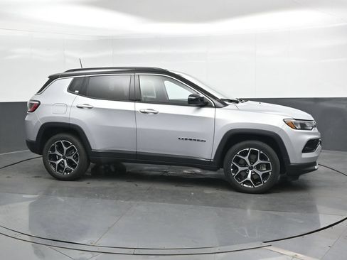 Used 2025 Jeep Compass Limited AWD/4WD image 4