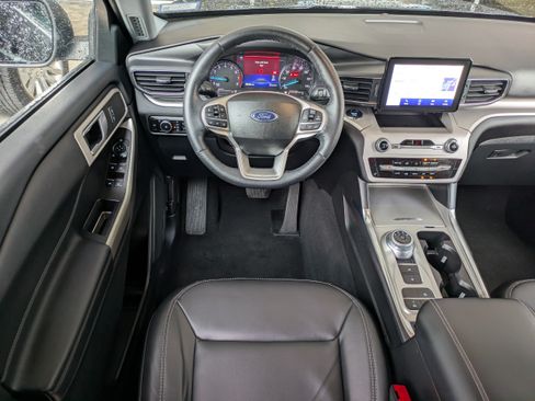 Certified 2023 Ford Explorer XLT w/ Equipment Group 202A RWD image 18