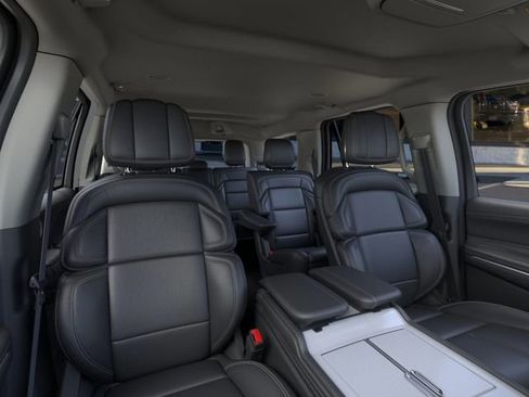 New 2026 Lincoln Navigator Premiere AWD/4WD image 11