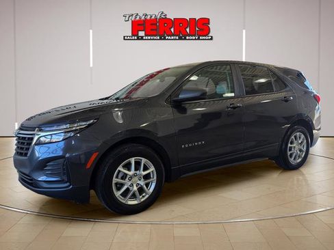 Used 2022 Chevrolet Equinox LS w/ LS Convenience Package FWD image 1