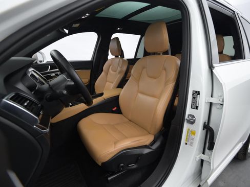 Used 2017 Volvo XC90 T5 Momentum w/ Momentum Plus Package image 39