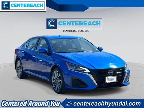 Used 2025 Nissan Altima 2.5 SL FWD image 2
