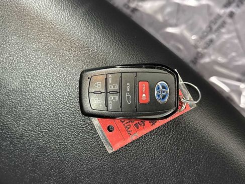 Used 2021 Toyota Sienna XSE image 33