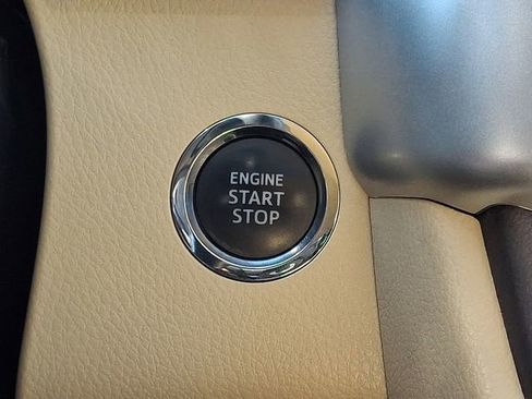 Used 2014 Toyota Highlander XLE AWD/4WD image 25
