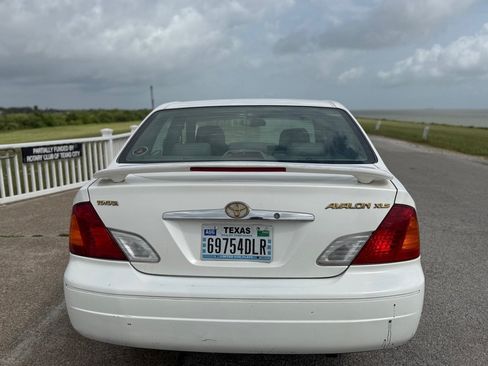 Used 2001 Toyota Avalon XLS FWD image 5