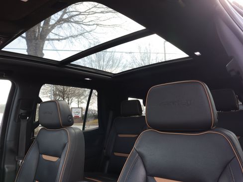 Used 2023 GMC Yukon AT4 image 8