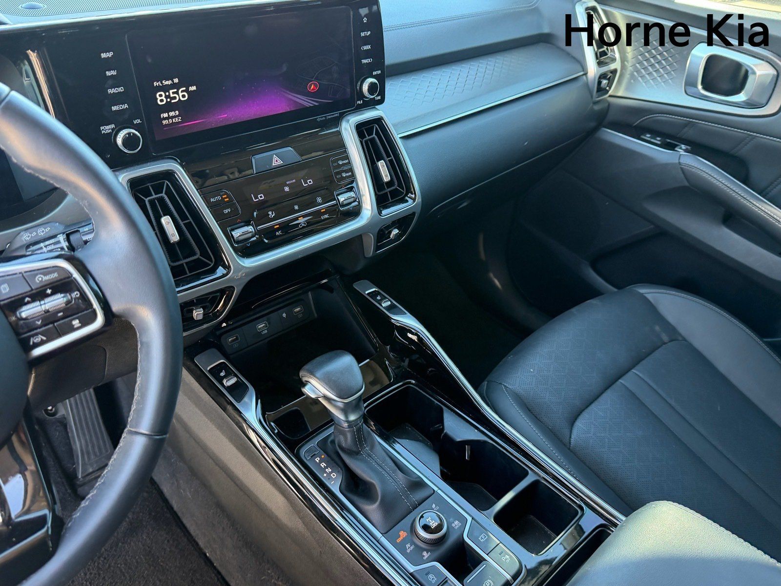 Used 2023 Kia Sorento SX AWD/4WD image 26