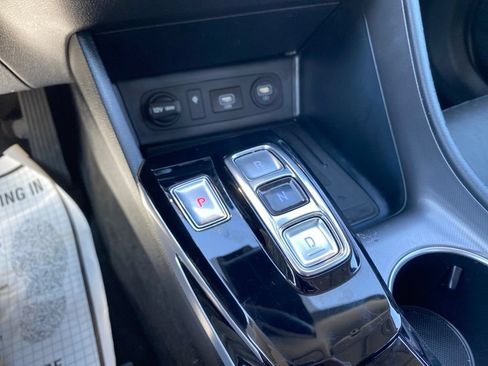 Certified 2023 Hyundai Sonata Limited w/ Preferred Accessory Package FWD image 17