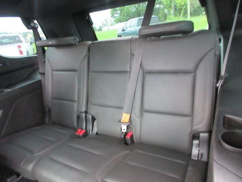 Used 2022 Chevrolet Tahoe Z71 w/ Z71 Off-Road Package AWD/4WD image 24