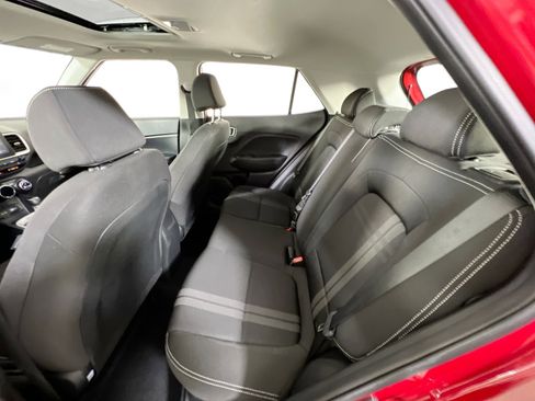 Used 2022 Hyundai Venue SEL image 23