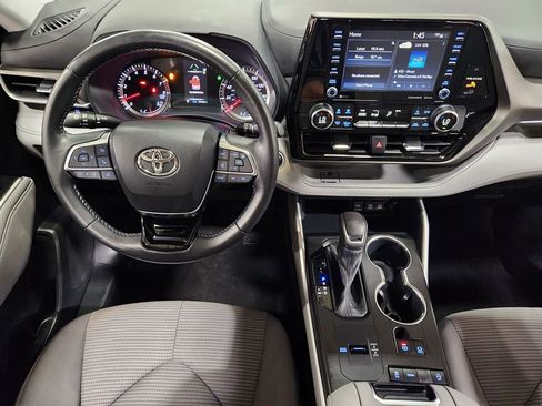 Used 2021 Toyota Highlander LE image 47