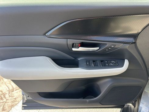 Used 2026 Toyota Grand Highlander AWD Hybrid image 3