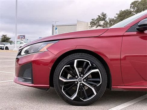 Used 2023 Nissan Altima 2.5 SR image 14