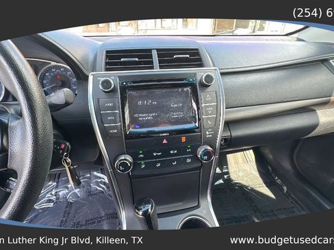 Used 2016 Toyota Camry LE w/ Moonroof Package FWD image 17