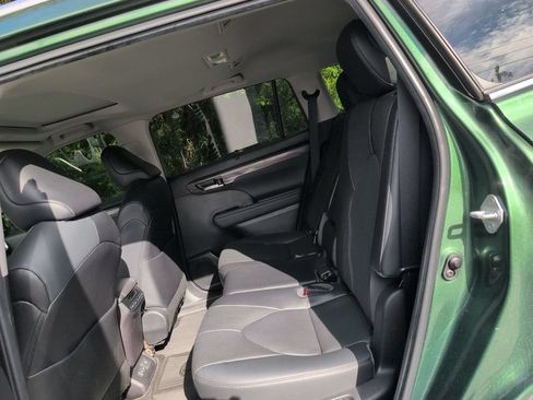 Used 2023 Toyota Highlander Limited FWD image 27