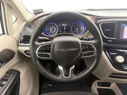 Used 2022 Chrysler Voyager LX FWD image 14