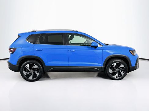 Used 2025 Volkswagen Taos SE w/ Panoramic Sunroof Package AWD/4WD image 16