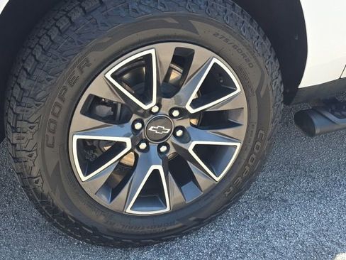 Used 2022 Chevrolet Suburban Z71 w/ Z71 Off-Road Package image 10