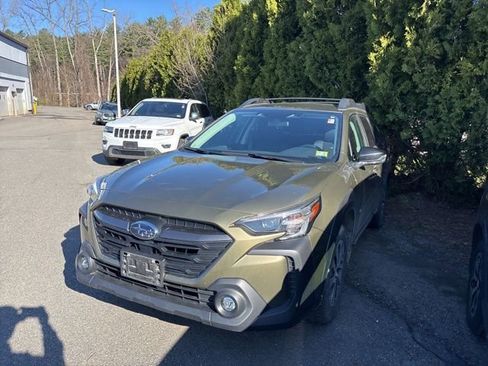 Used 2023 Subaru Outback Premium AWD/4WD image 1