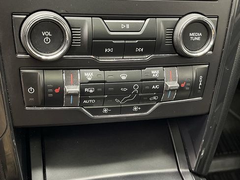 Used 2019 Ford Explorer XLT w/ Equipment Group 202A AWD/4WD image 25