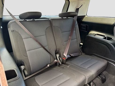 Used 2023 GMC Acadia SLE w/ Driver Convenience Package FWD image 28