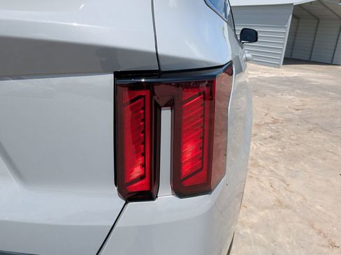 Certified 2024 Kia Sorento S FWD image 11
