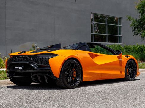 Used 2025 McLaren Artura Spider RWD image 10
