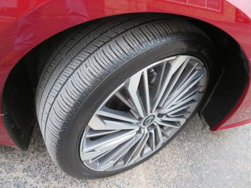 Used 2024 Nissan Altima 2.5 SL FWD image 12
