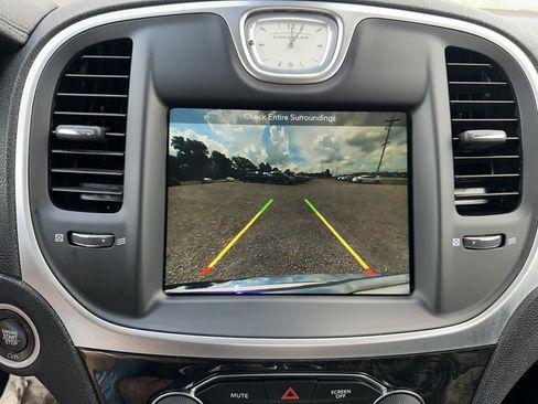 Used 2018 Chrysler 300 Limited w/ Safetytec Plus Group RWD image 12