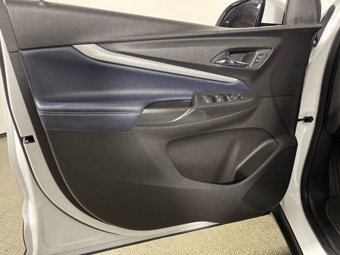 Used 2022 Chevrolet Bolt EUV LT w/ Convenience Package image 19
