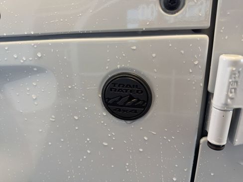 Used 2022 Jeep Wrangler Sport image 9