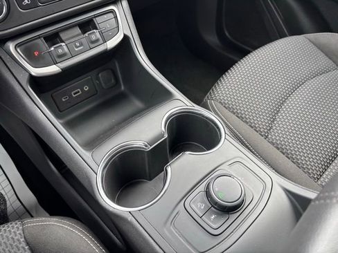 Used 2024 GMC Terrain SLE FWD image 27