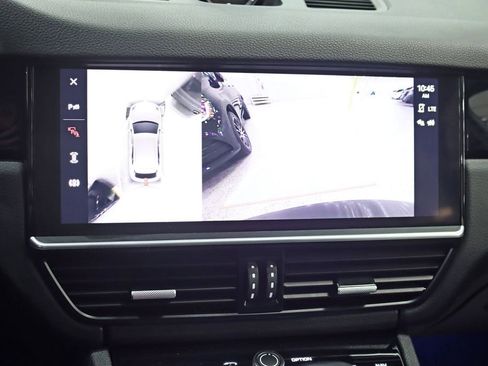 Used 2023 Porsche Cayenne AWD/4WD image 18