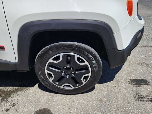 Used 2016 Jeep Renegade Trailhawk w/ Premium Trailhawk Package image 19