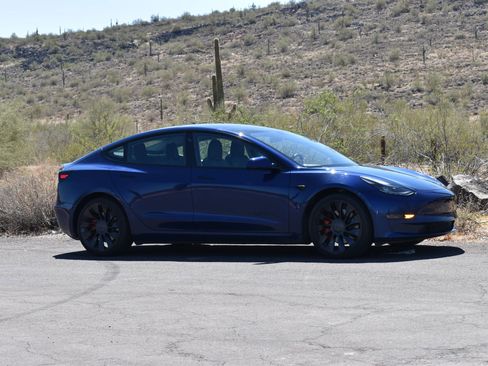 Used 2022 Tesla Model 3 Performance image 3