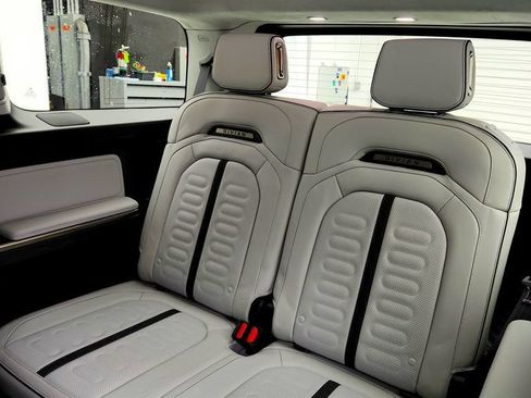 Used 2024 Rivian R1S Adventure AWD/4WD image 22