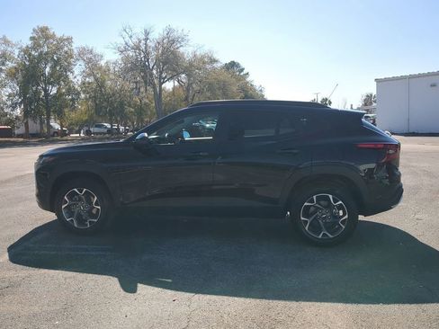 Used 2025 Chevrolet Trax LT w/ LT Convenience Package image 7