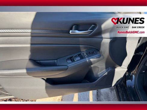 Used 2024 Nissan Altima 2.5 SV image 8