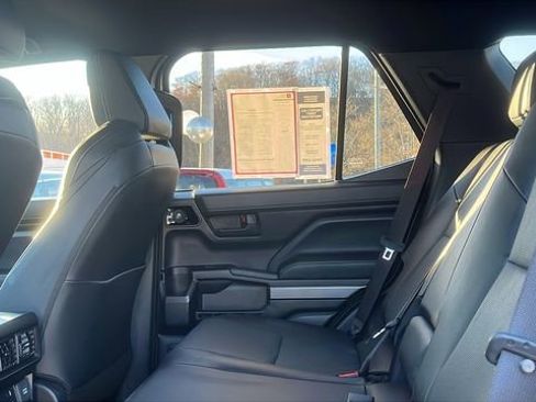 Used 2025 Toyota 4Runner TRD Off-Road Premium image 19