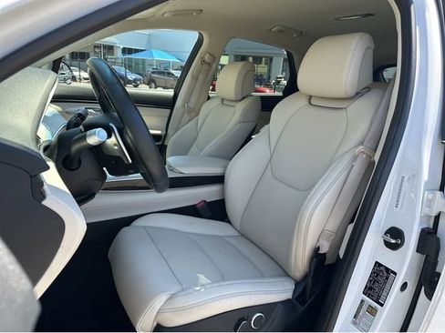 Used 2022 Genesis GV70 2.5T AWD/4WD image 7