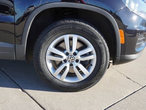 Used 2017 Volkswagen Tiguan S image 10