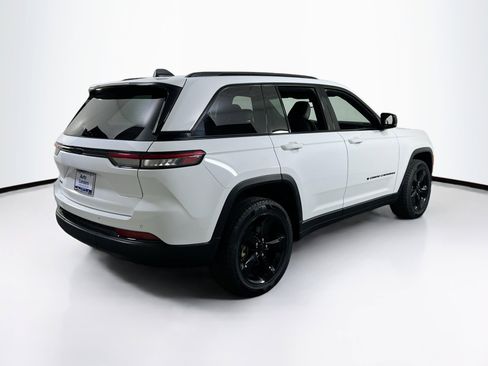 Used 2023 Jeep Grand Cherokee Altitude image 5