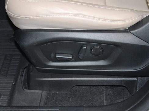 Used 2021 Ford Explorer XLT w/ Equipment Group 202A image 21