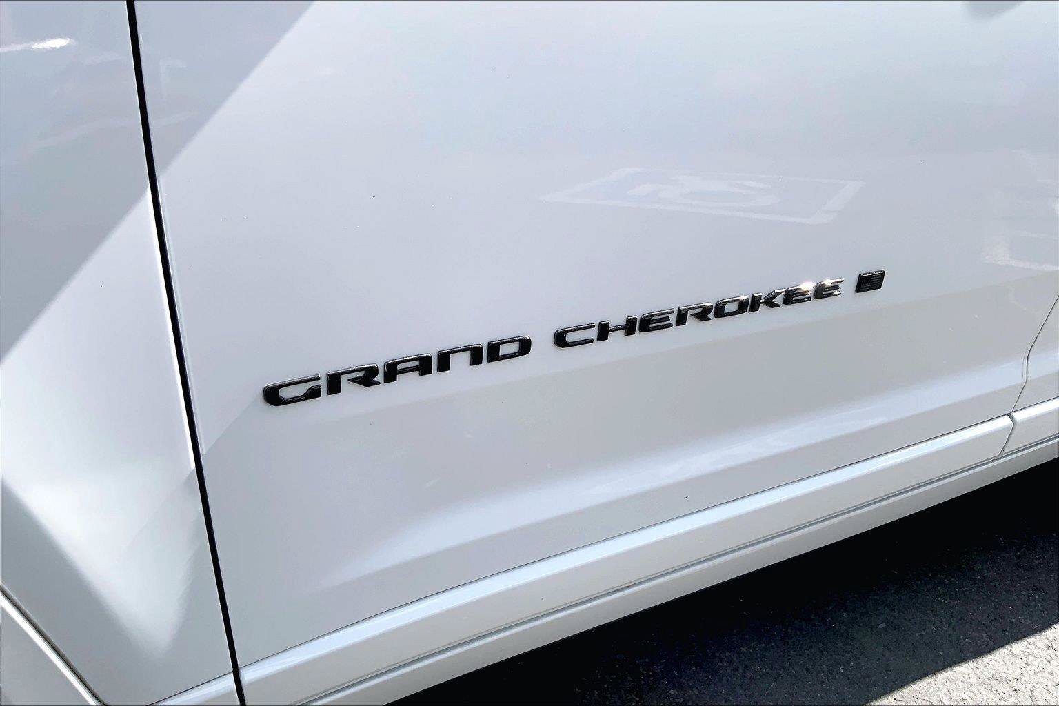 Certified 2024 Jeep Grand Cherokee L Summit w/ High Altitude Package AWD/4WD image 32