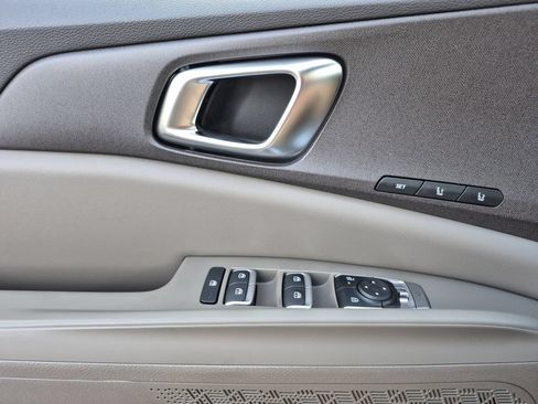 New 2026 Kia Carnival EX FWD image 7