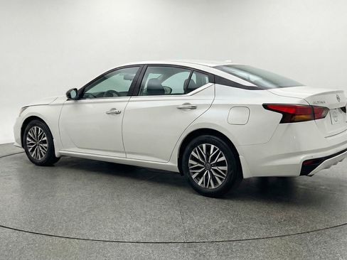 Used 2025 Nissan Altima 2.5 SV image 6