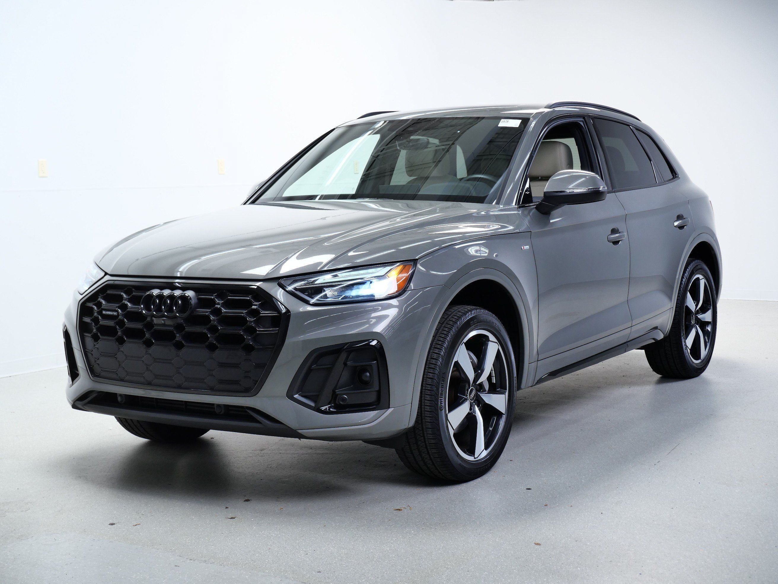 Used 2023 Audi Q5 2.0T Premium Plus w/ Premium Plus Package AWD/4WD image 8