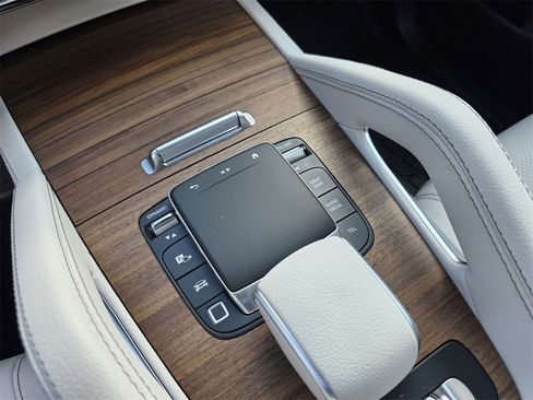 Used 2025 Mercedes-Benz GLS 450 4MATIC image 28