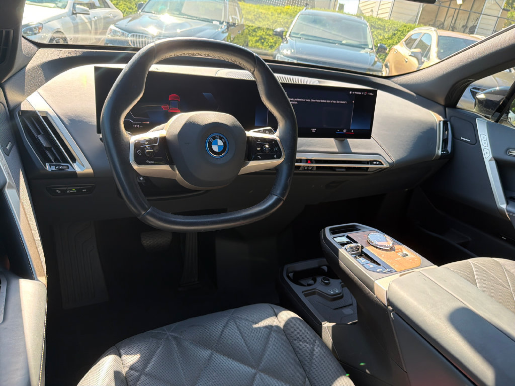 Used 2023 BMW iX xDrive50 w/ Ultimate Package 2 AWD/4WD image 22