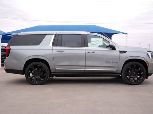 New 2026 GMC Yukon XL Denali w/ Denali Reserve Package image 3